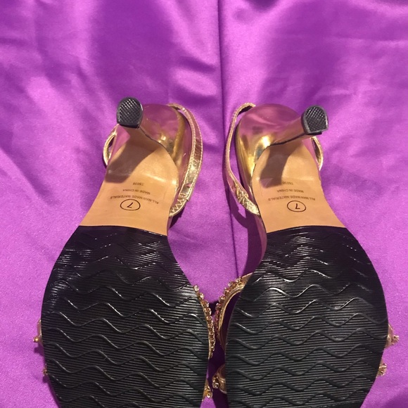 Heels - Picture 3 of 3